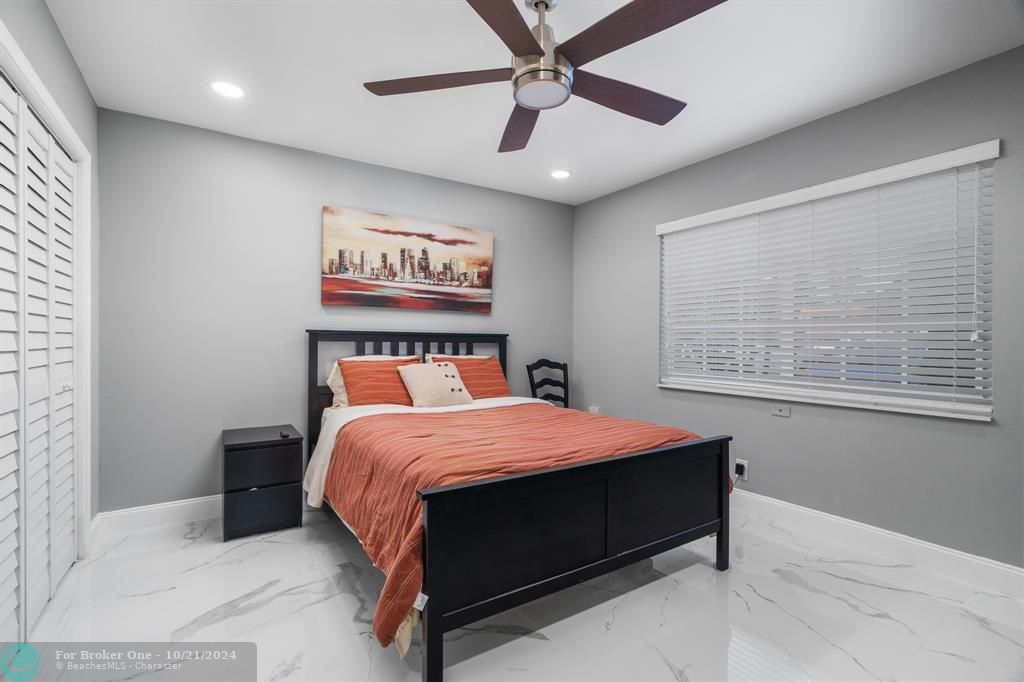 For Sale: $350,000 (2 beds, 2 baths, 1180 Square Feet)