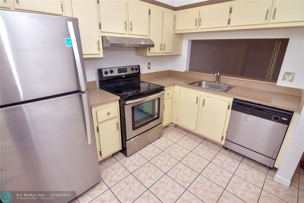 For Rent: $1,950 (2 beds, 2 baths, 857 Square Feet)