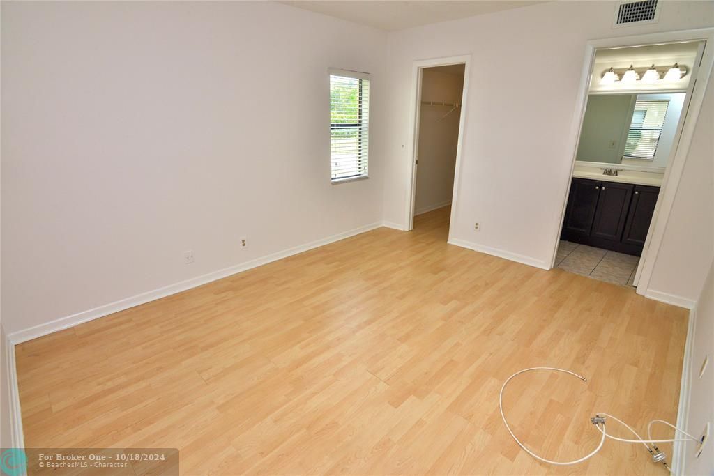 For Rent: $1,950 (2 beds, 2 baths, 857 Square Feet)