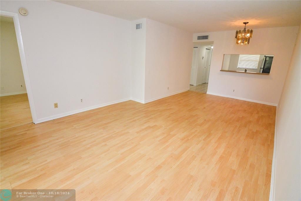 For Rent: $1,950 (2 beds, 2 baths, 857 Square Feet)