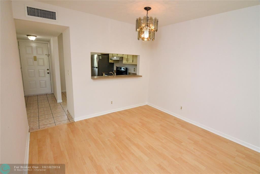 For Rent: $1,950 (2 beds, 2 baths, 857 Square Feet)