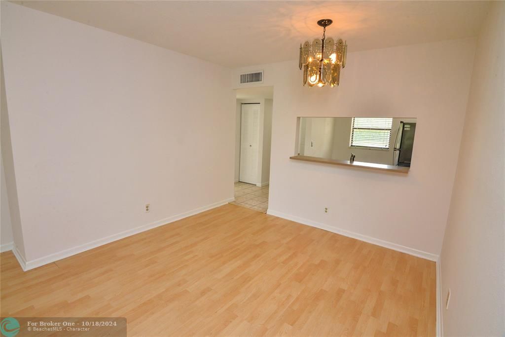 For Rent: $1,950 (2 beds, 2 baths, 857 Square Feet)