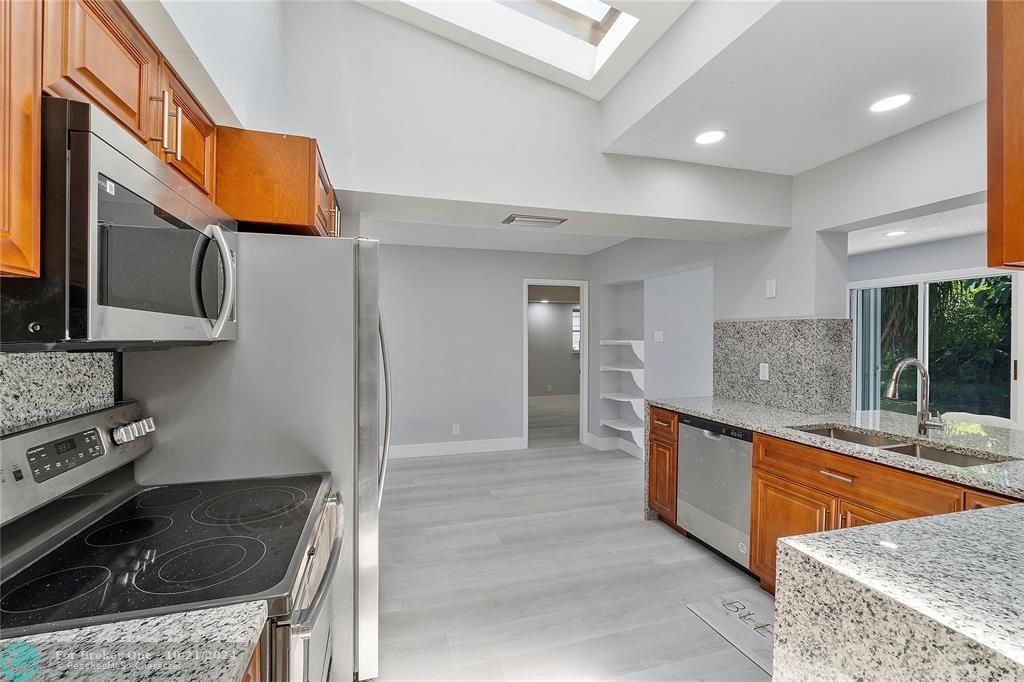 For Sale: $364,990 (2 beds, 2 baths, 1270 Square Feet)