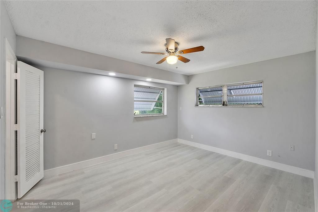 For Sale: $364,990 (2 beds, 2 baths, 1270 Square Feet)