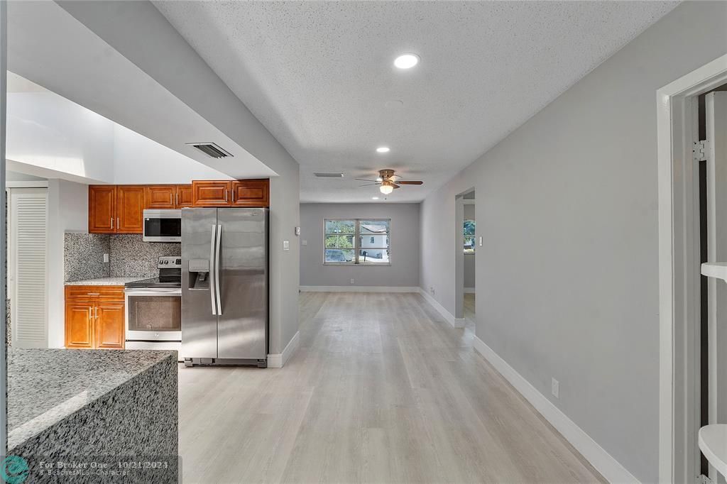 For Sale: $364,990 (2 beds, 2 baths, 1270 Square Feet)