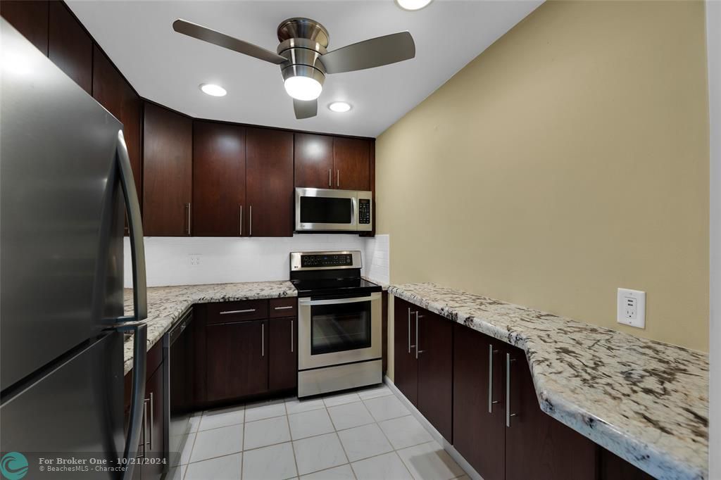 For Sale: $279,000 (1 beds, 1 baths, 850 Square Feet)