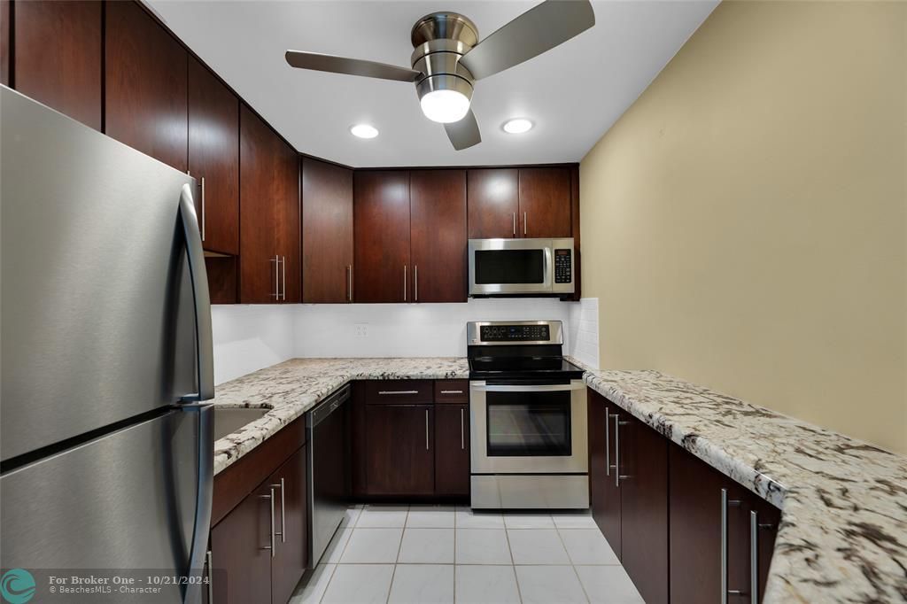 For Sale: $279,000 (1 beds, 1 baths, 850 Square Feet)