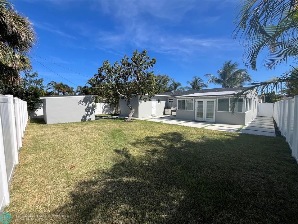 For Sale: $999,000 (3 beds, 2 baths, 1617 Square Feet)