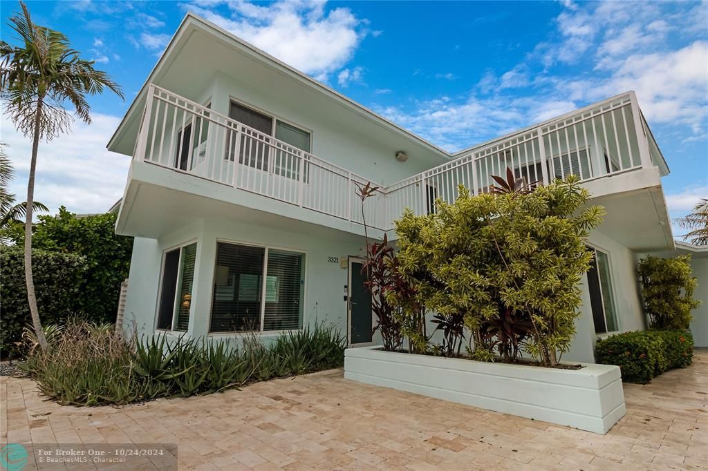 For Sale: $2,600,000 (3 beds, 2 baths, 1896 Square Feet)