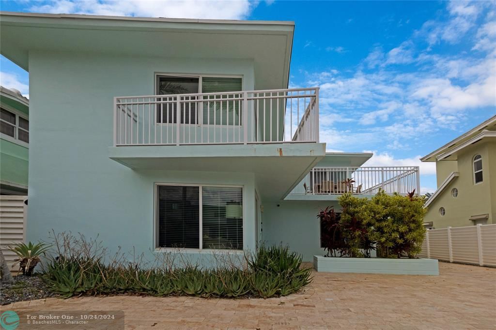 For Sale: $2,600,000 (3 beds, 2 baths, 1896 Square Feet)