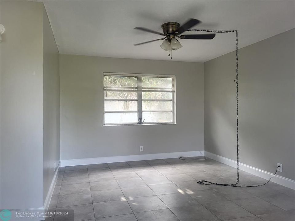 For Sale: $2,000 (2 beds, 1 baths, 950 Square Feet)