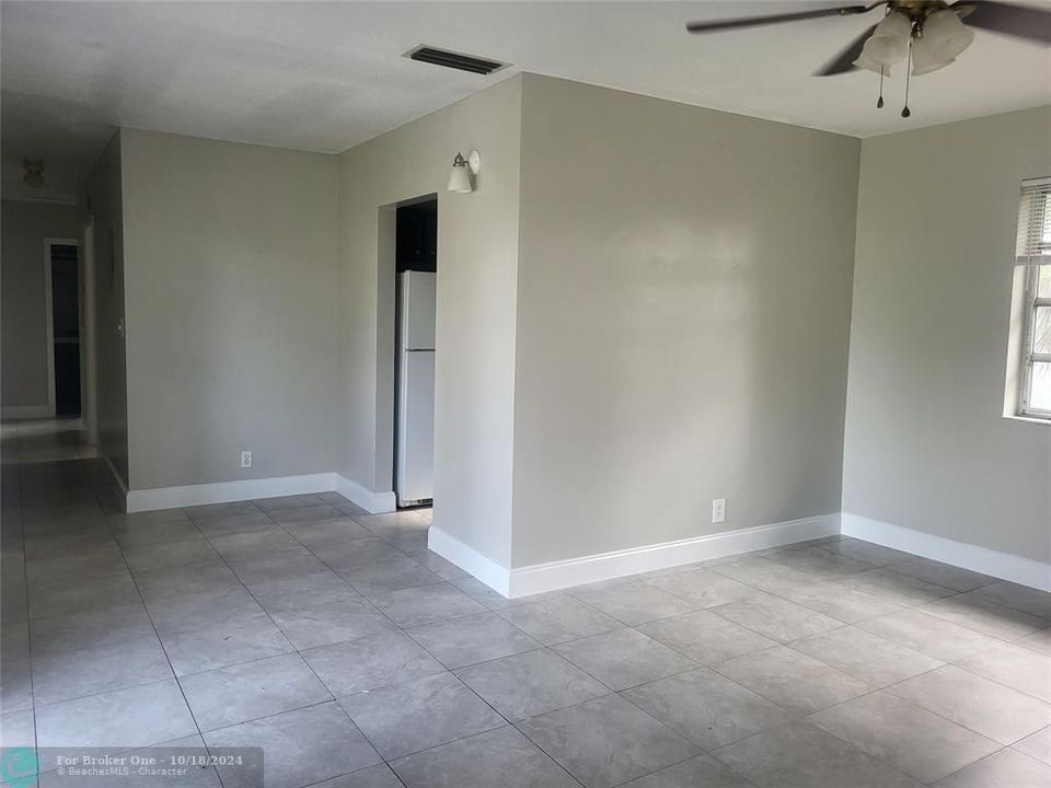 For Sale: $2,000 (2 beds, 1 baths, 950 Square Feet)