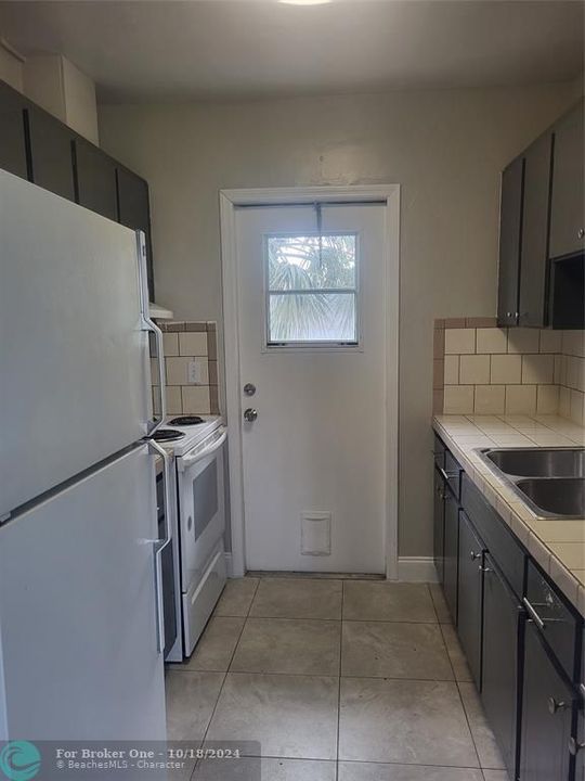 For Sale: $2,000 (2 beds, 1 baths, 950 Square Feet)