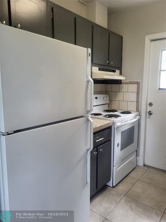 For Sale: $2,000 (2 beds, 1 baths, 950 Square Feet)