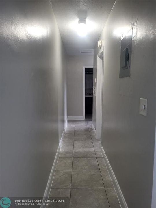 For Sale: $2,000 (2 beds, 1 baths, 950 Square Feet)