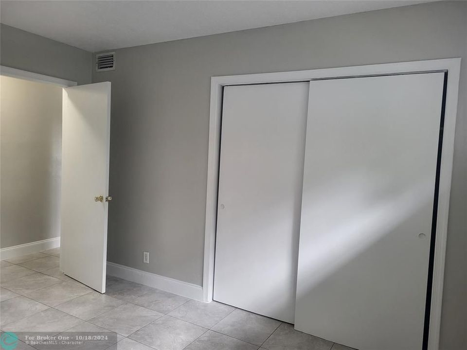 For Sale: $2,000 (2 beds, 1 baths, 950 Square Feet)