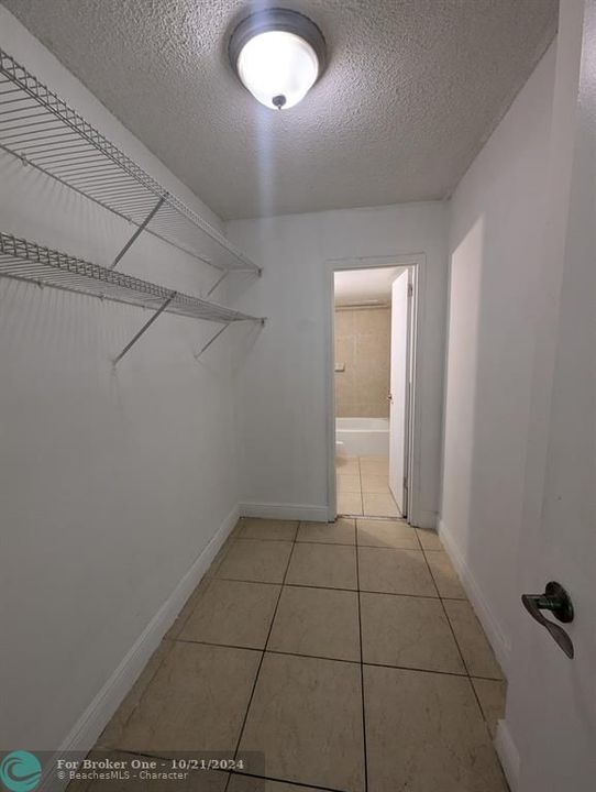 For Rent: $1,850 (1 beds, 1 baths, 714 Square Feet)