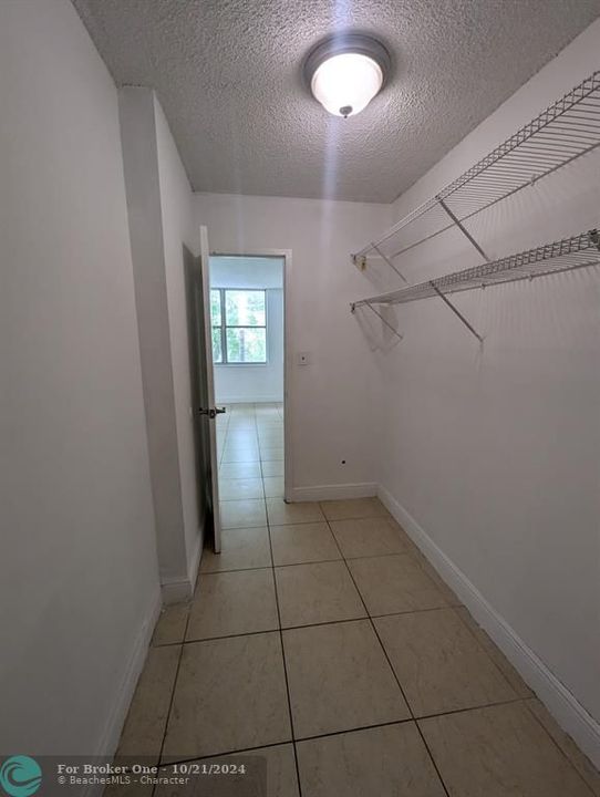 For Rent: $1,850 (1 beds, 1 baths, 714 Square Feet)