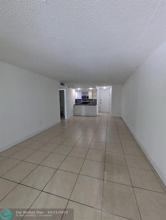 For Rent: $1,850 (1 beds, 1 baths, 714 Square Feet)