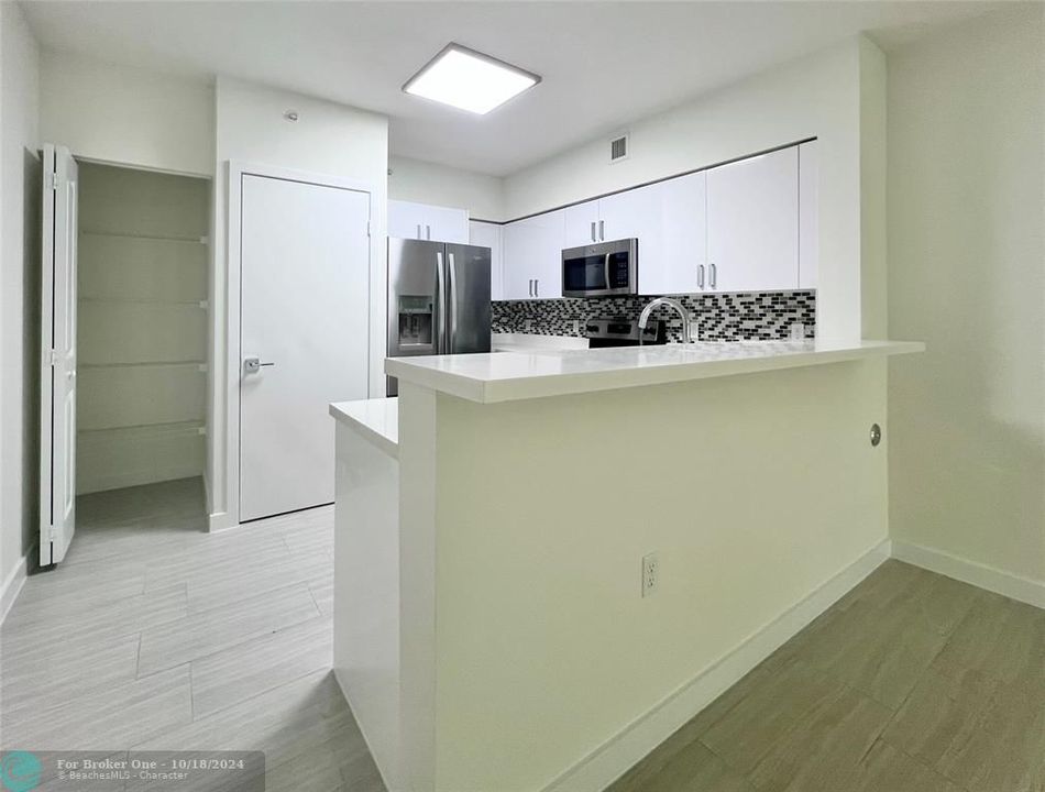 For Rent: $3,699 (2 beds, 2 baths, 970 Square Feet)