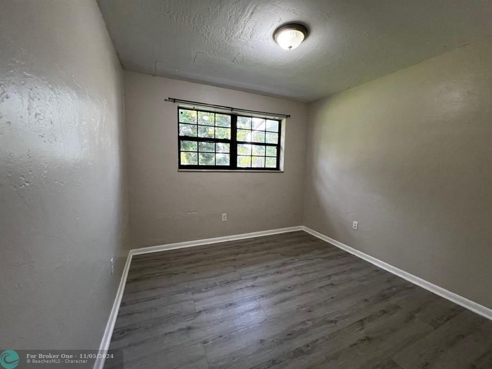 For Rent: $2,775 (4 beds, 1 baths, 1331 Square Feet)