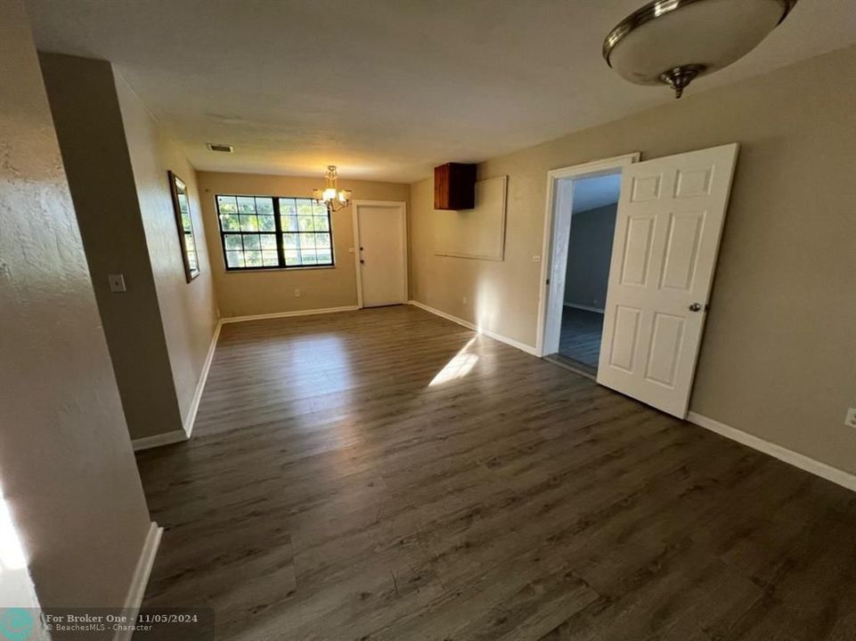 For Rent: $2,775 (4 beds, 1 baths, 1331 Square Feet)