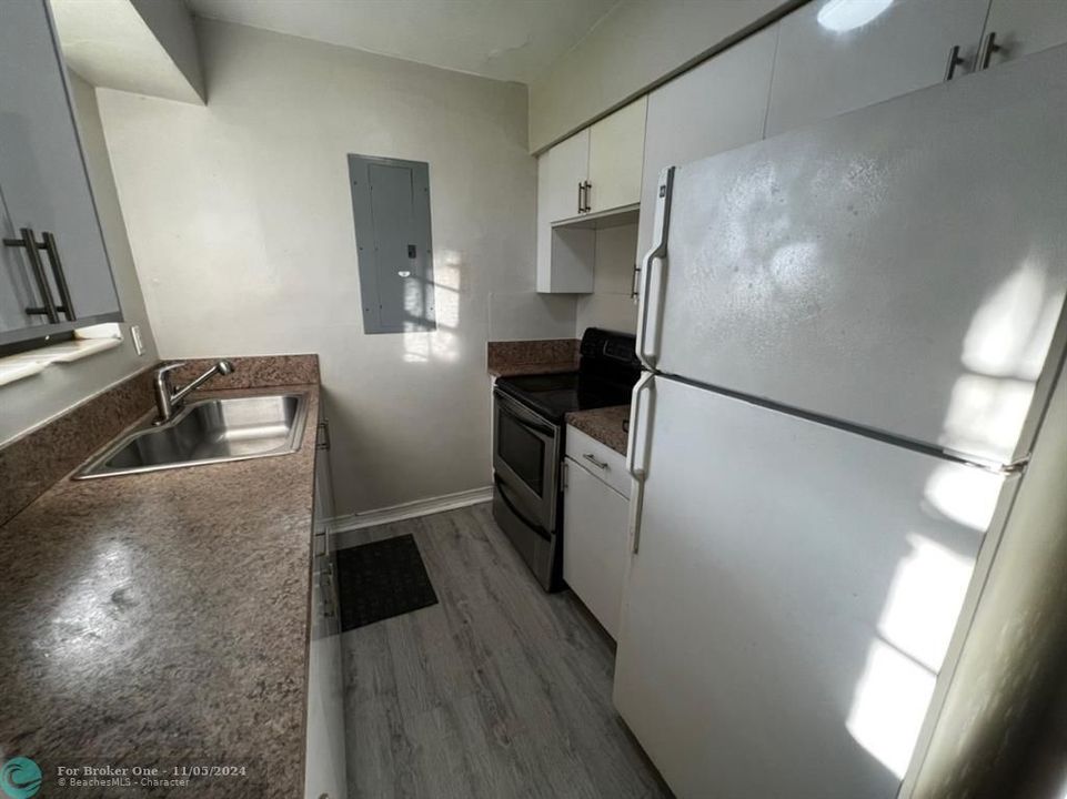 For Rent: $2,775 (4 beds, 1 baths, 1331 Square Feet)