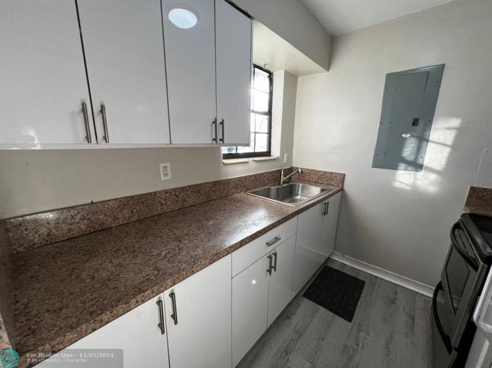 For Rent: $2,775 (4 beds, 1 baths, 1331 Square Feet)