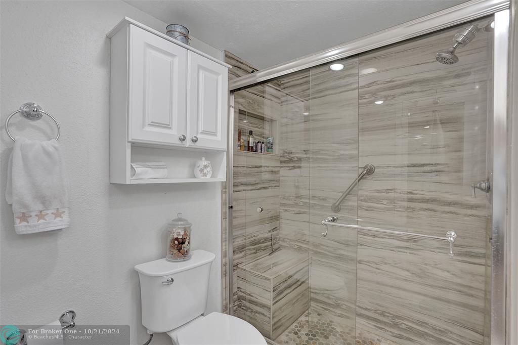 For Sale: $395,000 (2 beds, 2 baths, 1100 Square Feet)