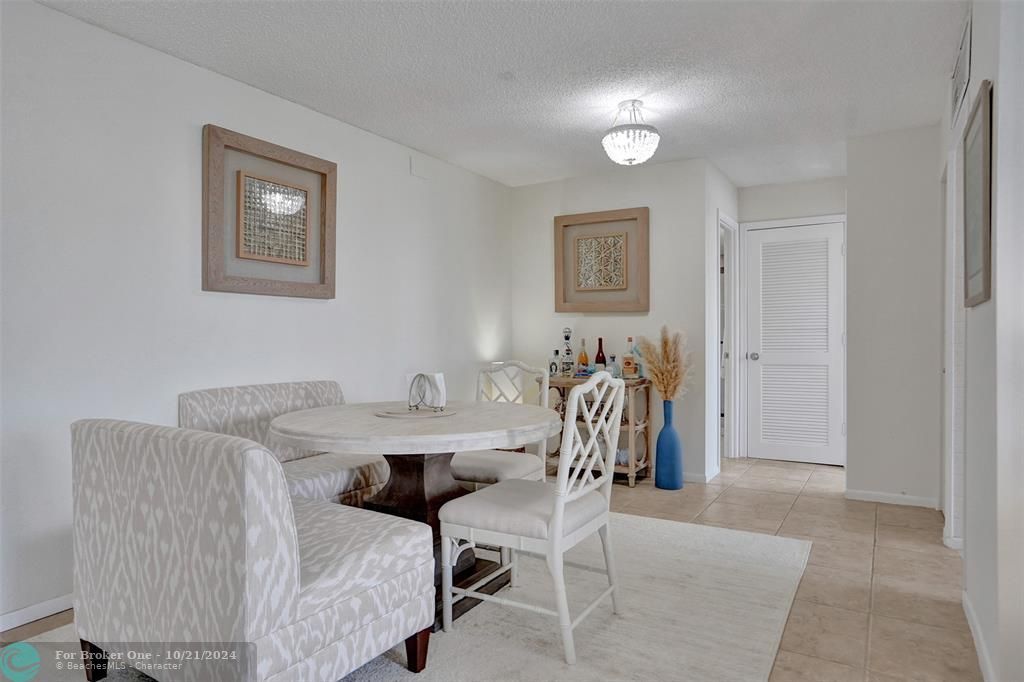 For Sale: $395,000 (2 beds, 2 baths, 1100 Square Feet)