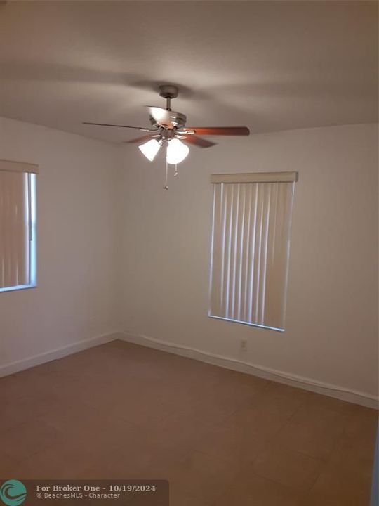 For Sale: $2,300 (2 beds, 1 baths, 1100 Square Feet)