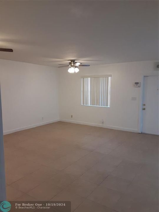 For Sale: $2,300 (2 beds, 1 baths, 1100 Square Feet)