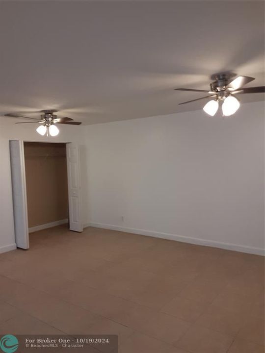 For Sale: $2,300 (2 beds, 1 baths, 1100 Square Feet)