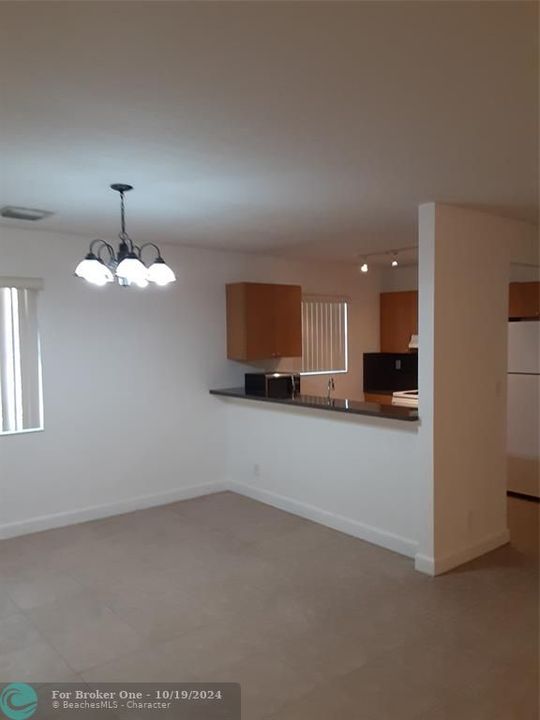 For Sale: $2,300 (2 beds, 1 baths, 1100 Square Feet)