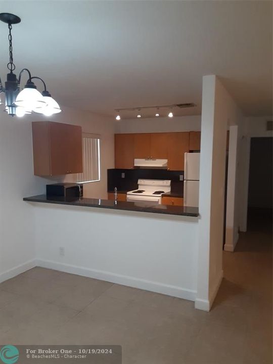 For Sale: $2,300 (2 beds, 1 baths, 1100 Square Feet)