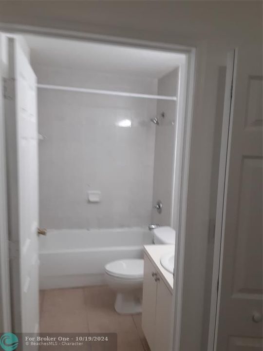 For Sale: $2,300 (2 beds, 1 baths, 1100 Square Feet)