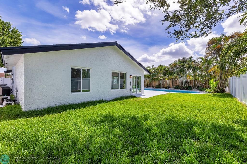 For Sale: $685,000 (3 beds, 2 baths, 1611 Square Feet)