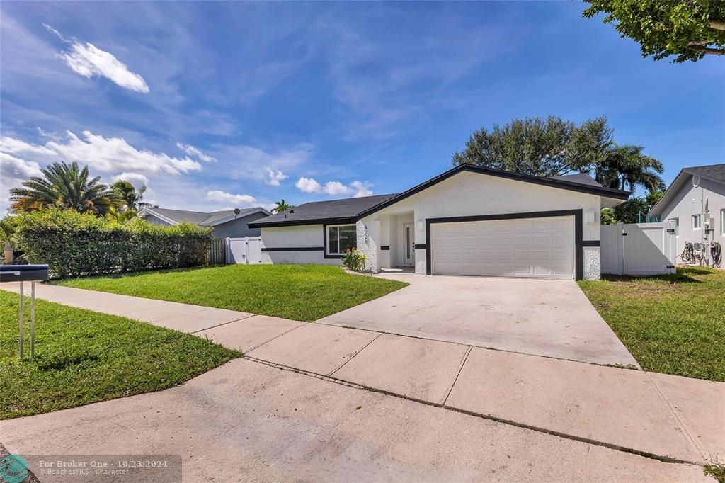 For Sale: $685,000 (3 beds, 2 baths, 1611 Square Feet)