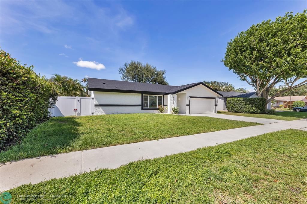 For Sale: $685,000 (3 beds, 2 baths, 1611 Square Feet)