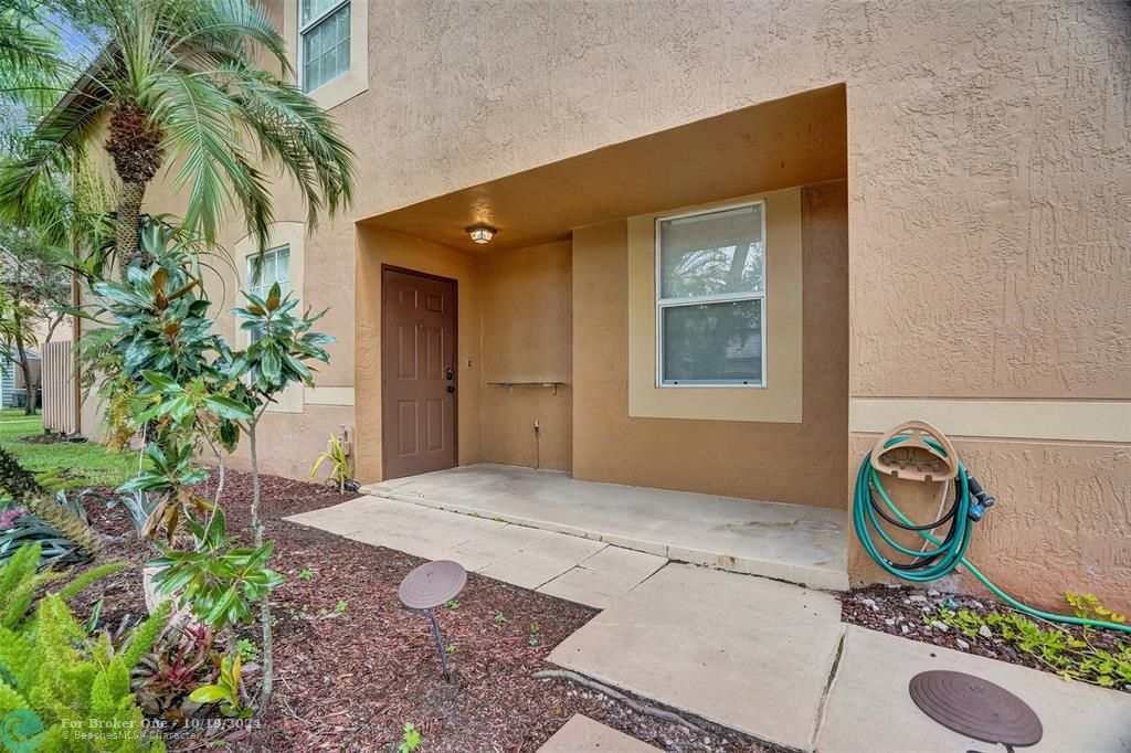 For Rent: $3,600 (4 beds, 2 baths, 1728 Square Feet)