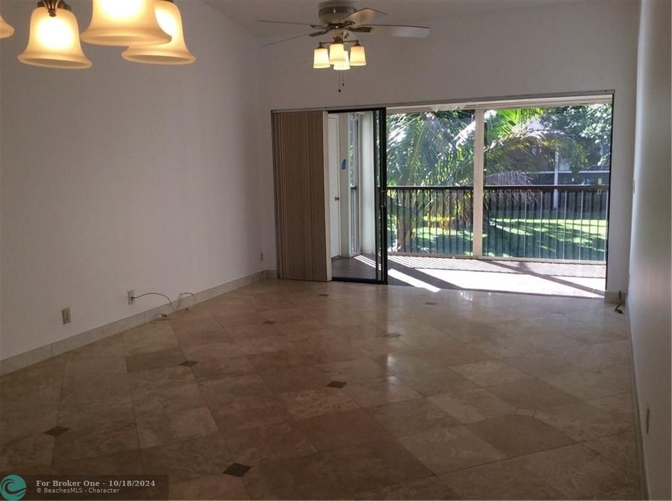 For Rent: $2,350 (2 beds, 2 baths, 1100 Square Feet)