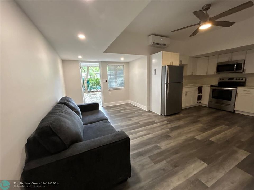 For Rent: $2,200 (2 beds, 1 baths, 3997 Square Feet)