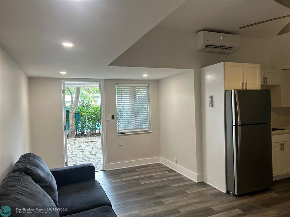 For Rent: $2,200 (2 beds, 1 baths, 3997 Square Feet)