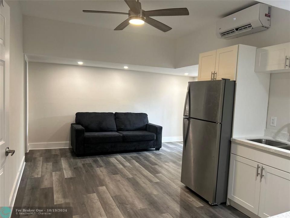 For Rent: $2,200 (2 beds, 1 baths, 3997 Square Feet)