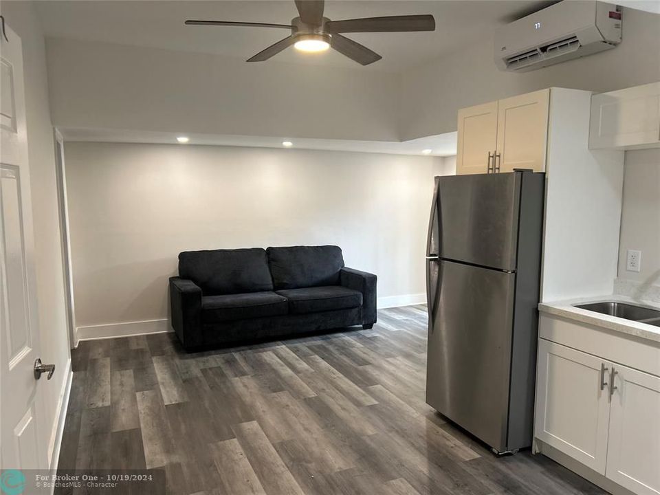 For Rent: $2,200 (2 beds, 1 baths, 3997 Square Feet)