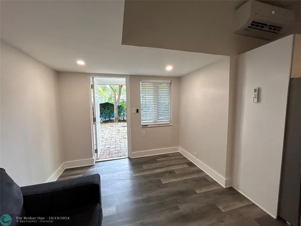 For Rent: $2,200 (2 beds, 1 baths, 3997 Square Feet)