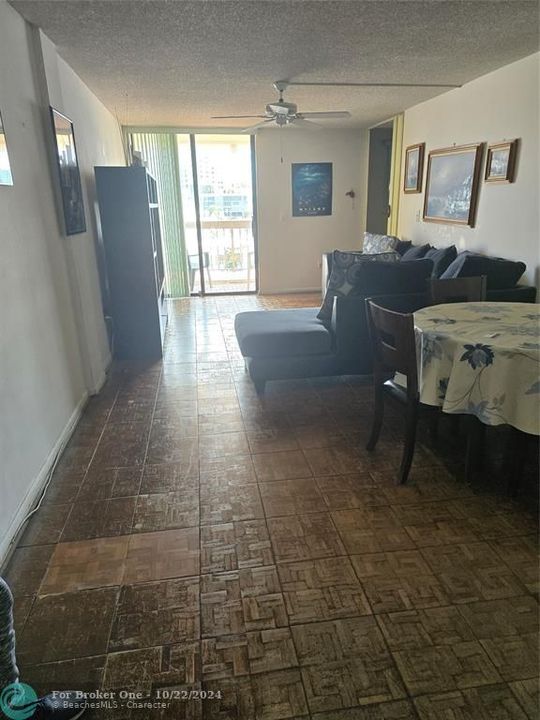 En Venta: $280,000 (2 camas, 2 baños, 957 Pies cuadrados)