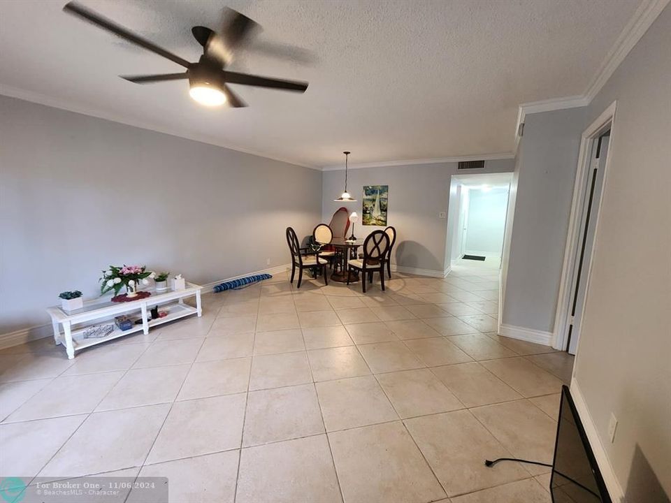 For Rent: $2,100 (2 beds, 2 baths, 936 Square Feet)