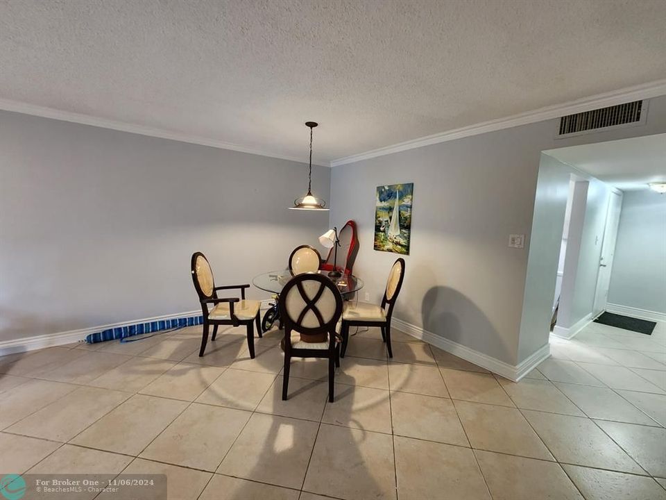 For Rent: $2,100 (2 beds, 2 baths, 936 Square Feet)