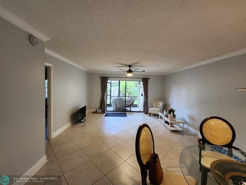 For Rent: $2,100 (2 beds, 2 baths, 936 Square Feet)